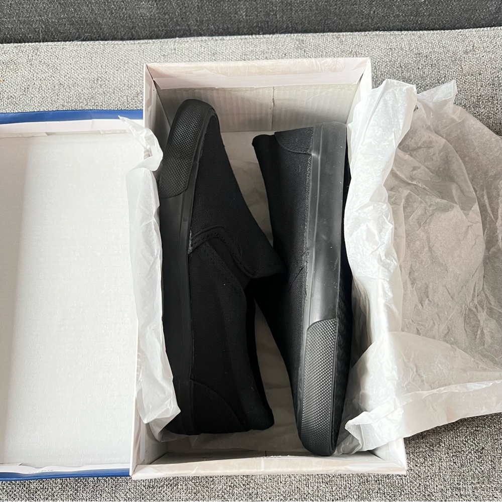 NIB Tommy Bahama Boy’s Black Slip on Shoes Size 2